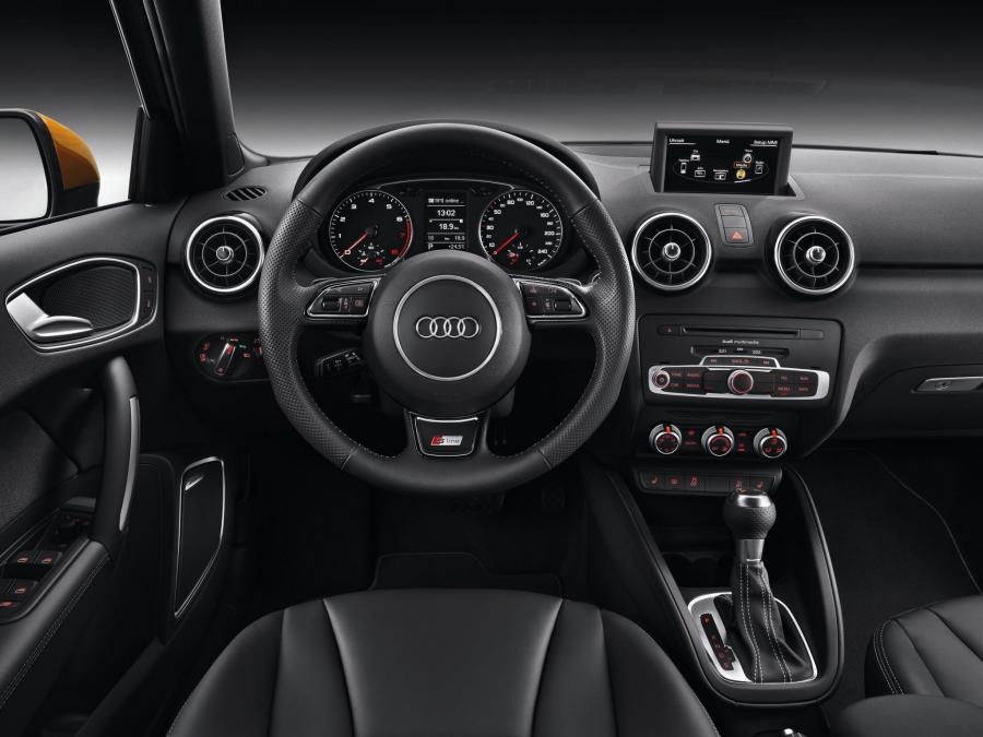 Торпедо Audi A1 Sportback TFSI S-Line (8X) 2012 года  (WW) (фото 2 из 14)